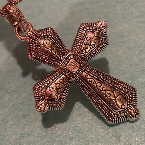 Silver Plated Cross Lightweight 18”-21” - Picture 7 of 8